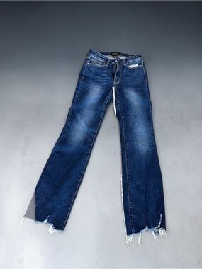 Judy Blue Classic High-Rise Jeans. Some purposeful distress. LOTS OF STRETCH!!